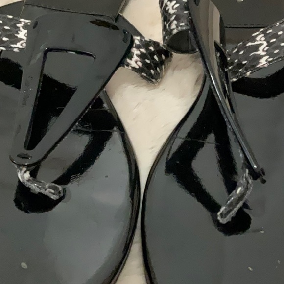Calvin Klein Women’s Sandals Black with faux snake print straps, Size 8 - Picture 3 of 7